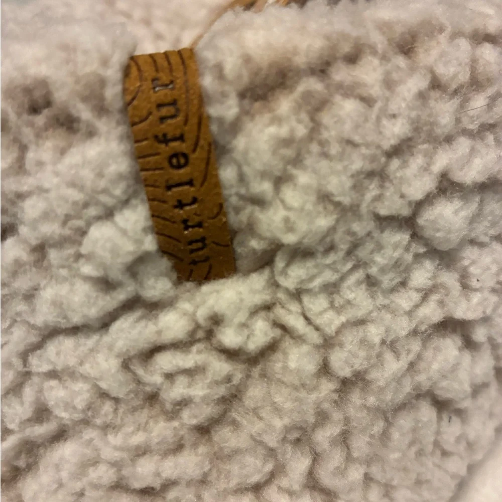 Cozy Sherpa hat, NWT - Picture 3 of 4